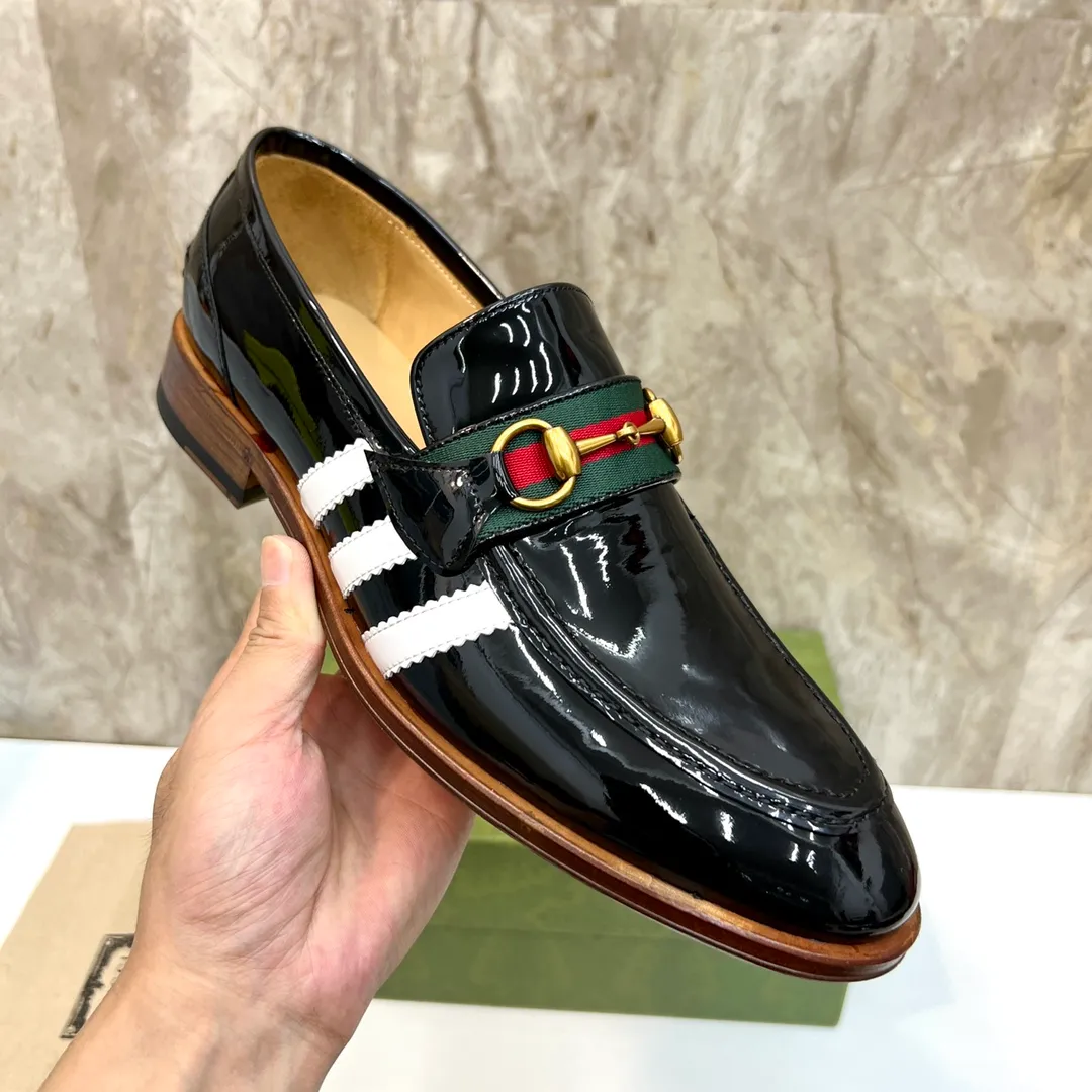 Original leather outsole P900 Brand: Co-branded Adidas｜GUCCI (Gucci) Standard code: Men's size 38–44 (45/46 can be customized) Grade: Same style as the official website Original quality Material: Original cowhide Leather lining Original leather outsole Style category: Men's fashionable casual leather shoes Distinguished big-name luxury elements top luxury Color: Actual picture